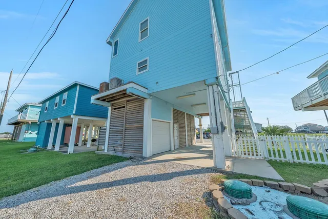 $519,000 | 128 Mar Vista Court, Surfside Beach, TX 77541