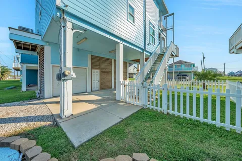 $519,000 | 128 Mar Vista Court, Surfside Beach, TX 77541