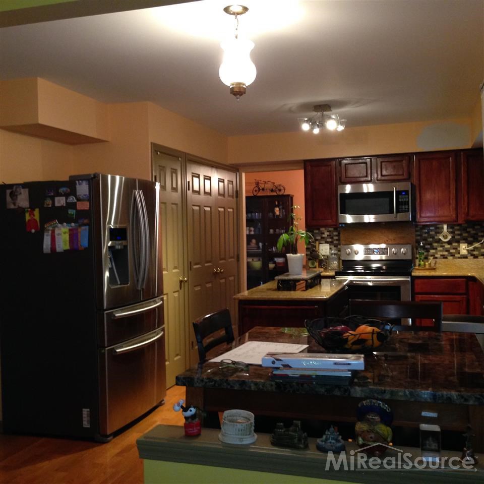 485 Thornridge Drive Rochester, MI 48307 - Photo 9 of 27 31213139-8.JPG