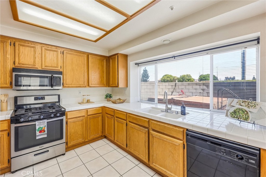 11453 Plane Tree Road Fontana, CA 92337 - Photo 12 of 40