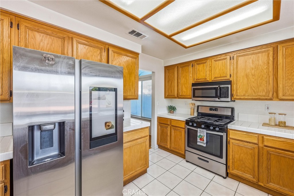11453 Plane Tree Road Fontana, CA 92337 - Photo 13 of 40