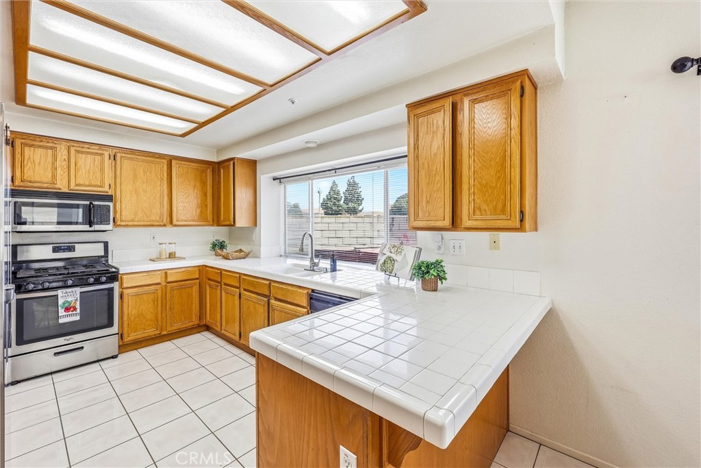 11453 Plane Tree Road Fontana, CA 92337 - Photo 14 of 40