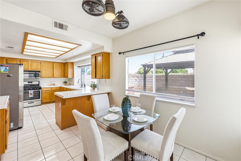 11453 Plane Tree Road Fontana, CA 92337 - Photo 17 of 40