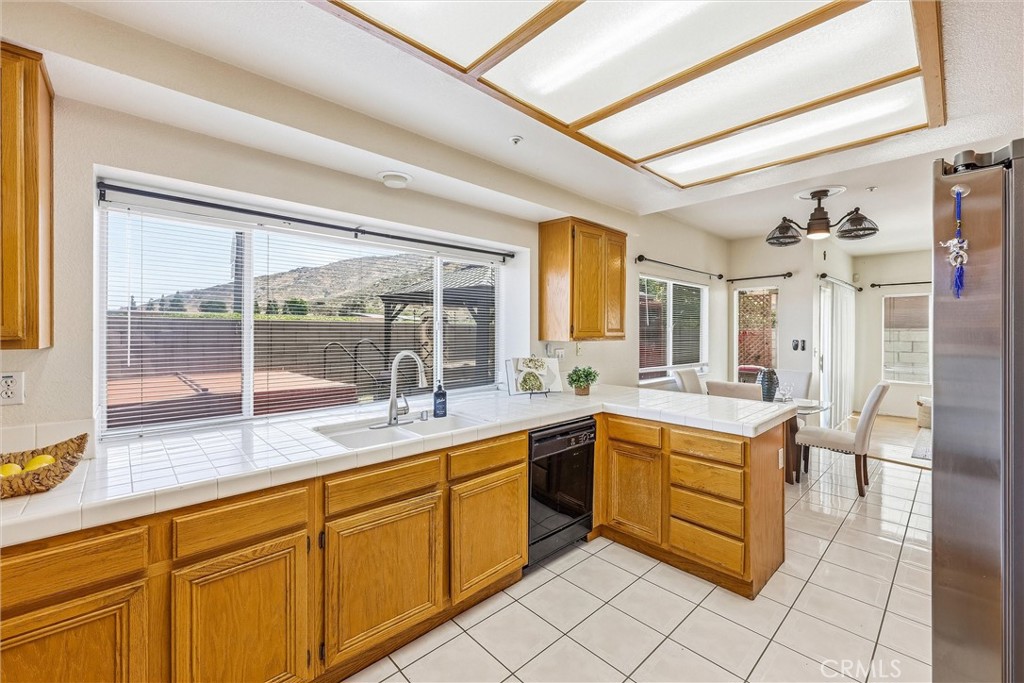 11453 Plane Tree Road Fontana, CA 92337 - Photo 10 of 40