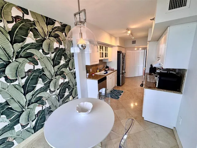 $1,055,000 | 8925 Collins Avenue, Unit 9G, Surfside, FL 33154
