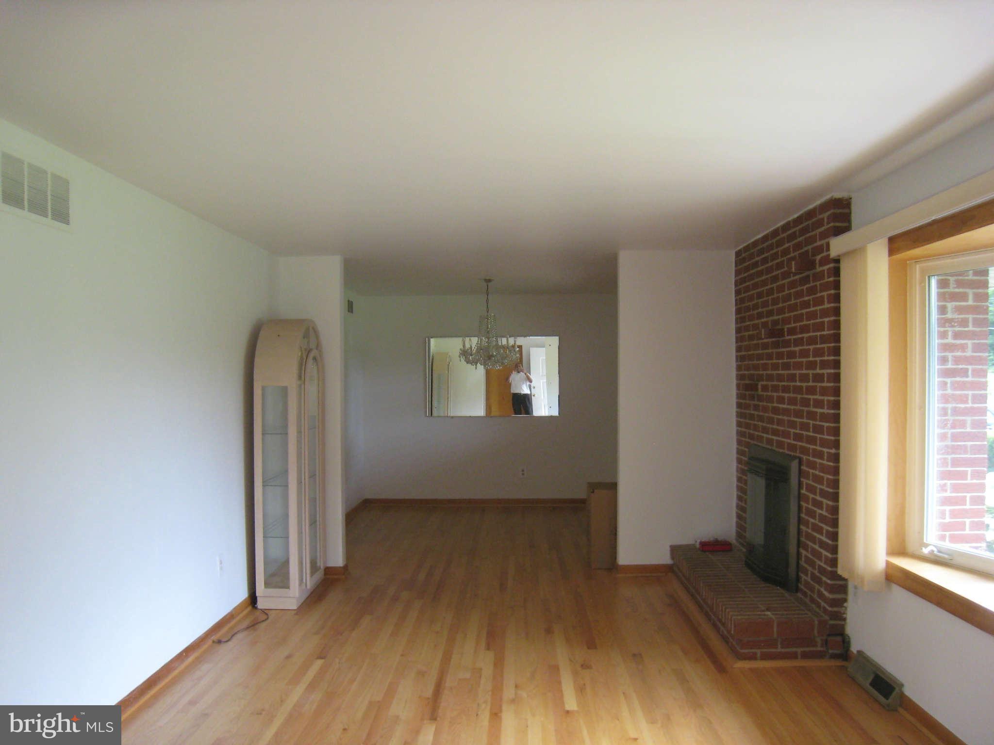 7468 Race Road Hanover, MD 21076 - Photo 2 of 18 Living Room