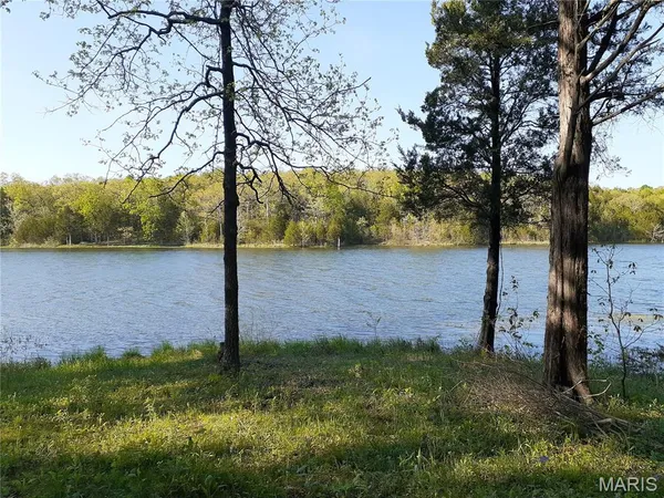 $72,000 | 609 Devonshire Lane, De Soto, MO 63020