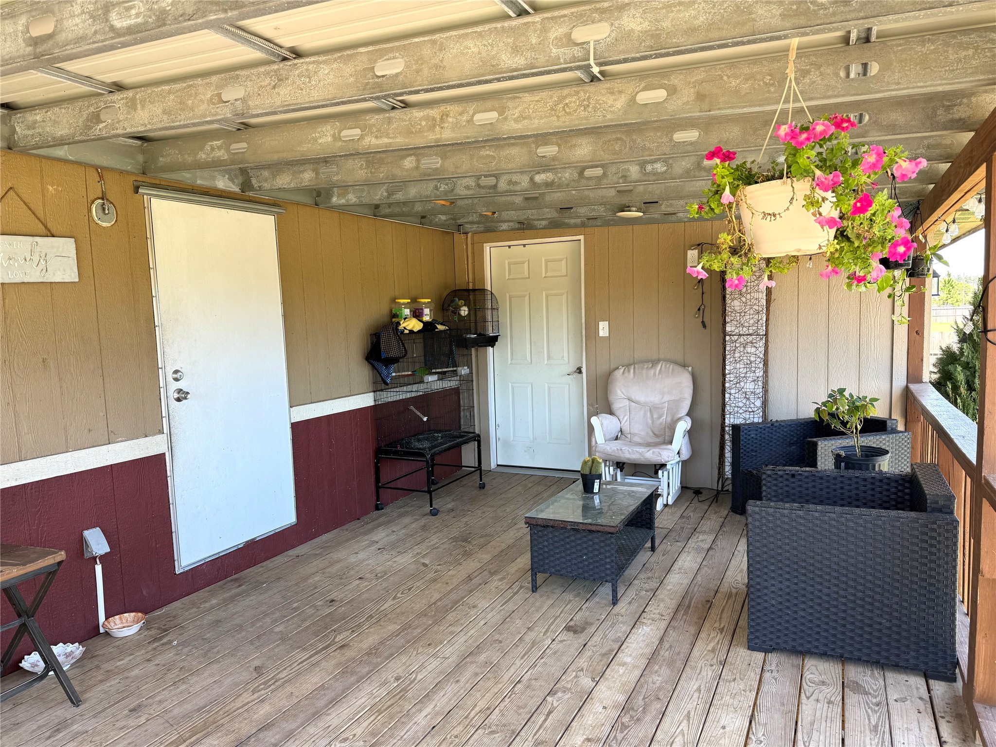 485 County Road 377 Cleveland, TX 77327 - Photo 16 of 16 a living room with furniture and flowers