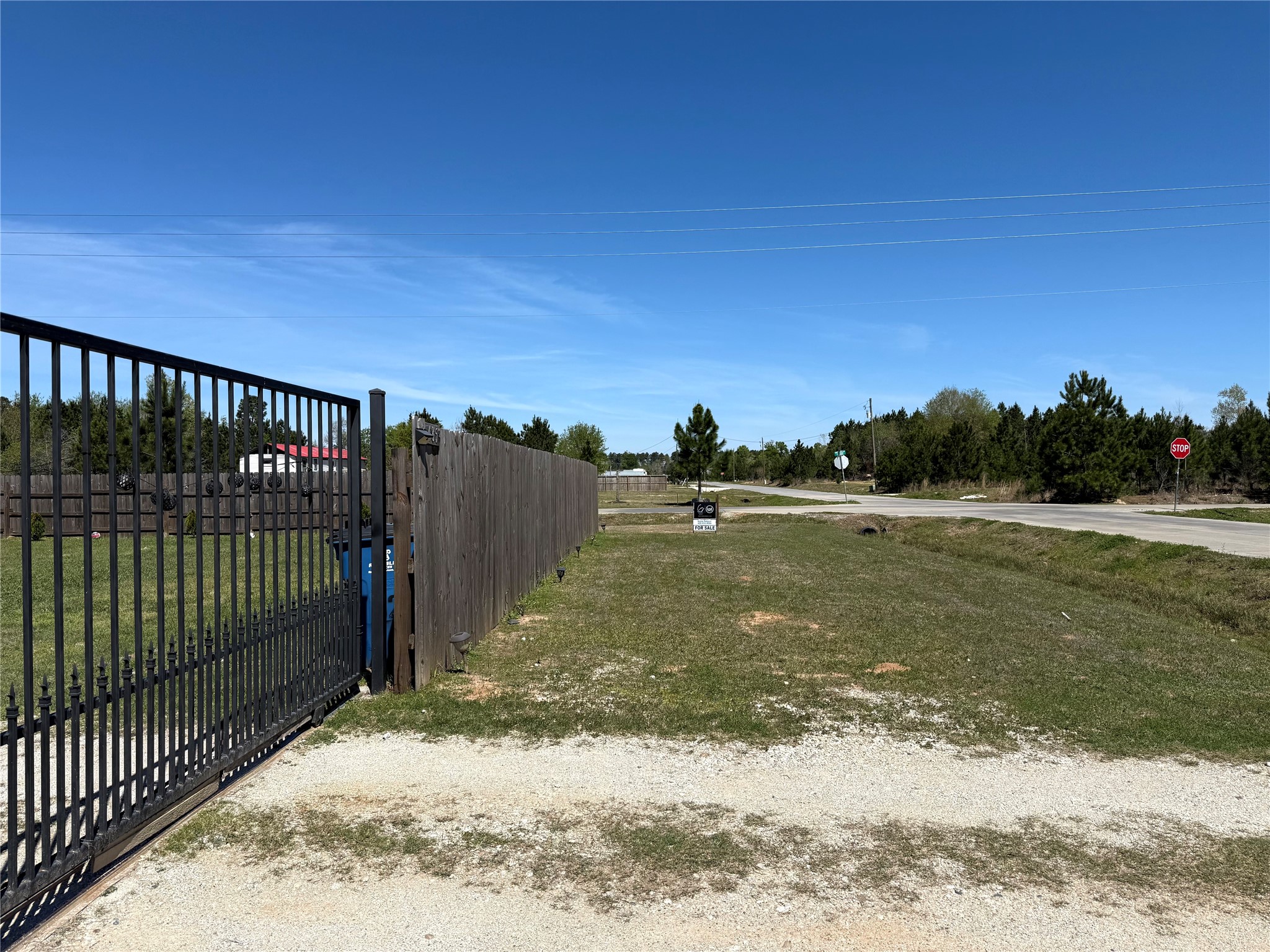 485 County Road 377 Cleveland, TX 77327 - Photo 3 of 16 a view of a balcony with a yard