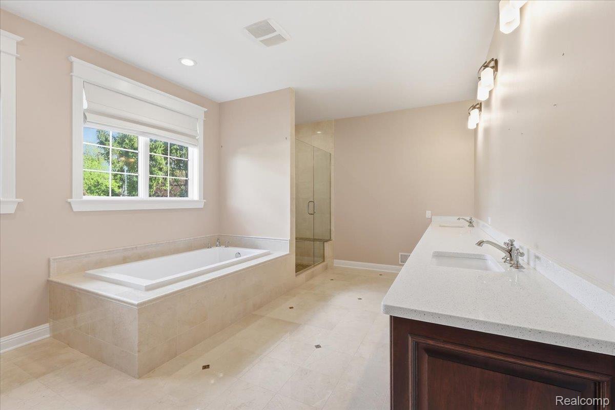 35339 West 13 Mile Road Farmington, MI 48331 - Photo 27 of 72 Primary Bathroom