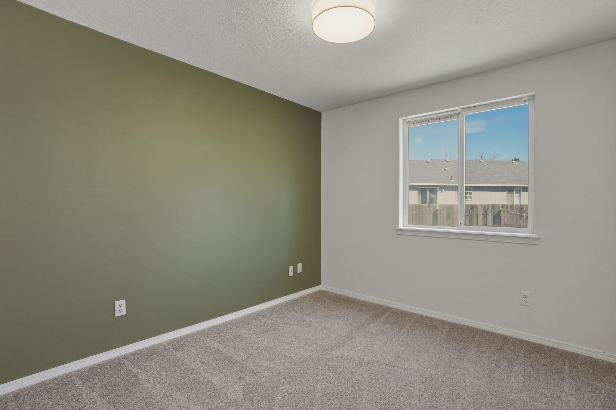 2004 Southwest 29th Street Redmond, OR 97756 - Photo 17 of 37 32-web-or-mls-Riley_Visuals_032