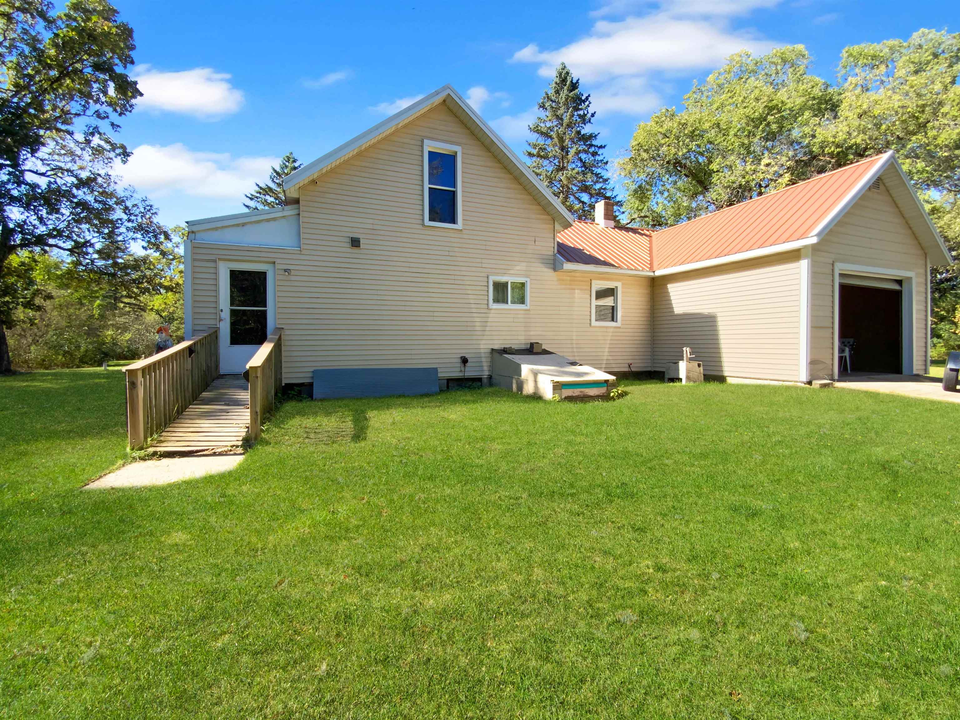 W11160 Apache Road Plainfield, WI 54966 - Photo 2 of 44
