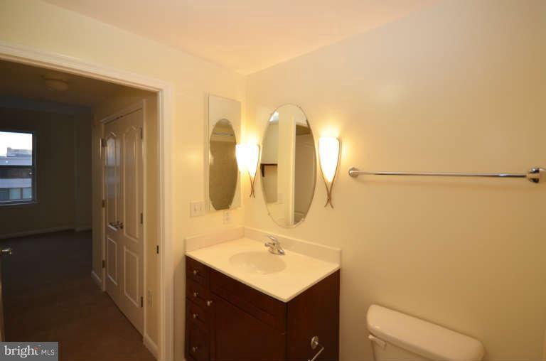 1111 11th Street Northwest, Unit 902 Washington, DC 20001 - Photo 12 of 20 Bath (Master)