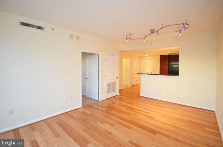 1111 11th Street Northwest, Unit 902 Washington, DC 20001 - Photo 3 of 20 Dining Room