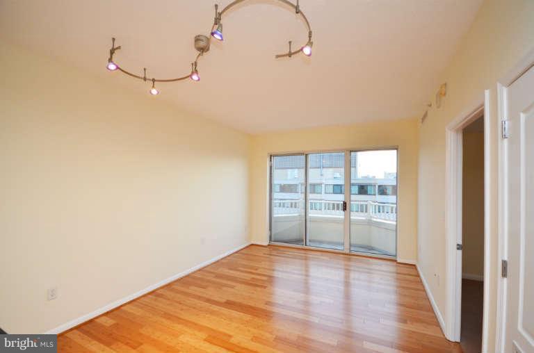 1111 11th Street Northwest, Unit 902 Washington, DC 20001 - Photo 5 of 20 Living Room