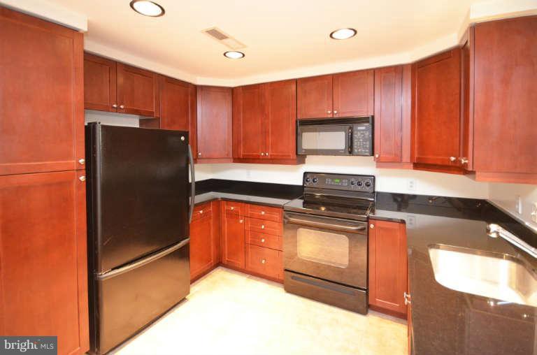 1111 11th Street Northwest, Unit 902 Washington, DC 20001 - Photo 7 of 20 Kitchen