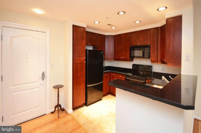 1111 11th Street Northwest, Unit 902 Washington, DC 20001 - Photo 8 of 20 Kitchen