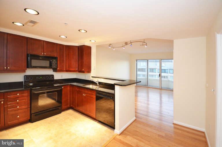 1111 11th Street Northwest, Unit 902 Washington, DC 20001 - Photo 9 of 20 Kitchen