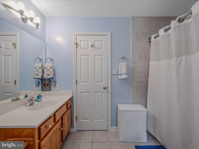 a view of a workspace with furniture