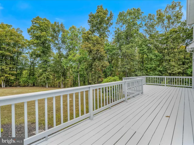 a view of a house with backyard and trees