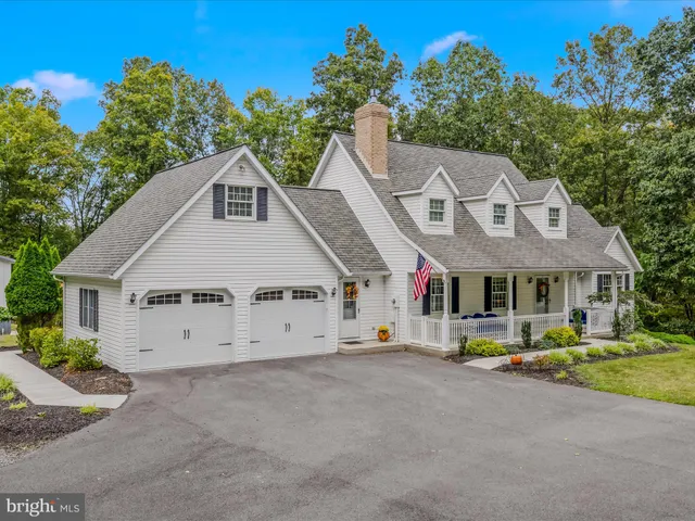 $675,000 | 3659 Fairview Drive, Berkeley Springs, WV 25411