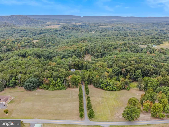 $675,000 | 3659 Fairview Drive, Berkeley Springs, WV 25411