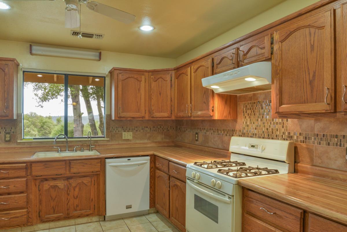 51682 Coyote Ridge Road Oakhurst, CA 93644 - Photo 3 of 41 Gallery Image 3