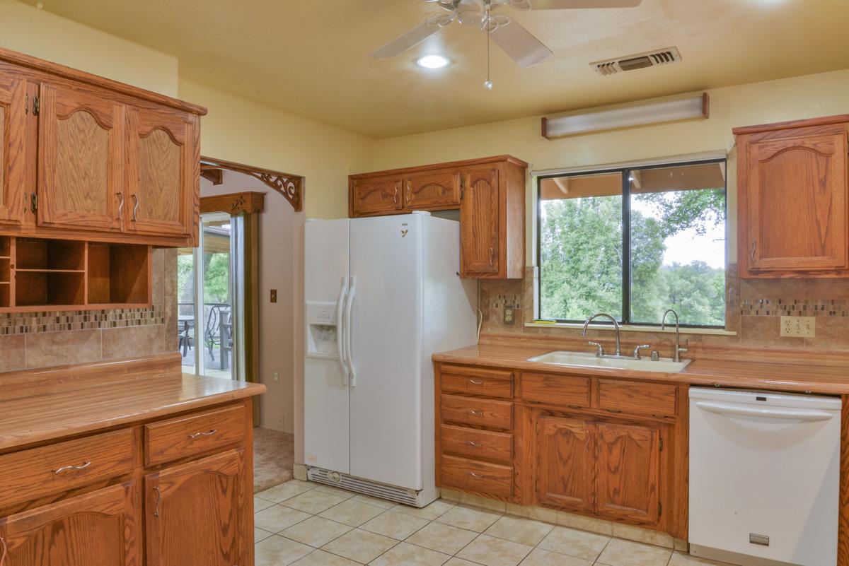 51682 Coyote Ridge Road Oakhurst, CA 93644 - Photo 4 of 41 Gallery Image 4
