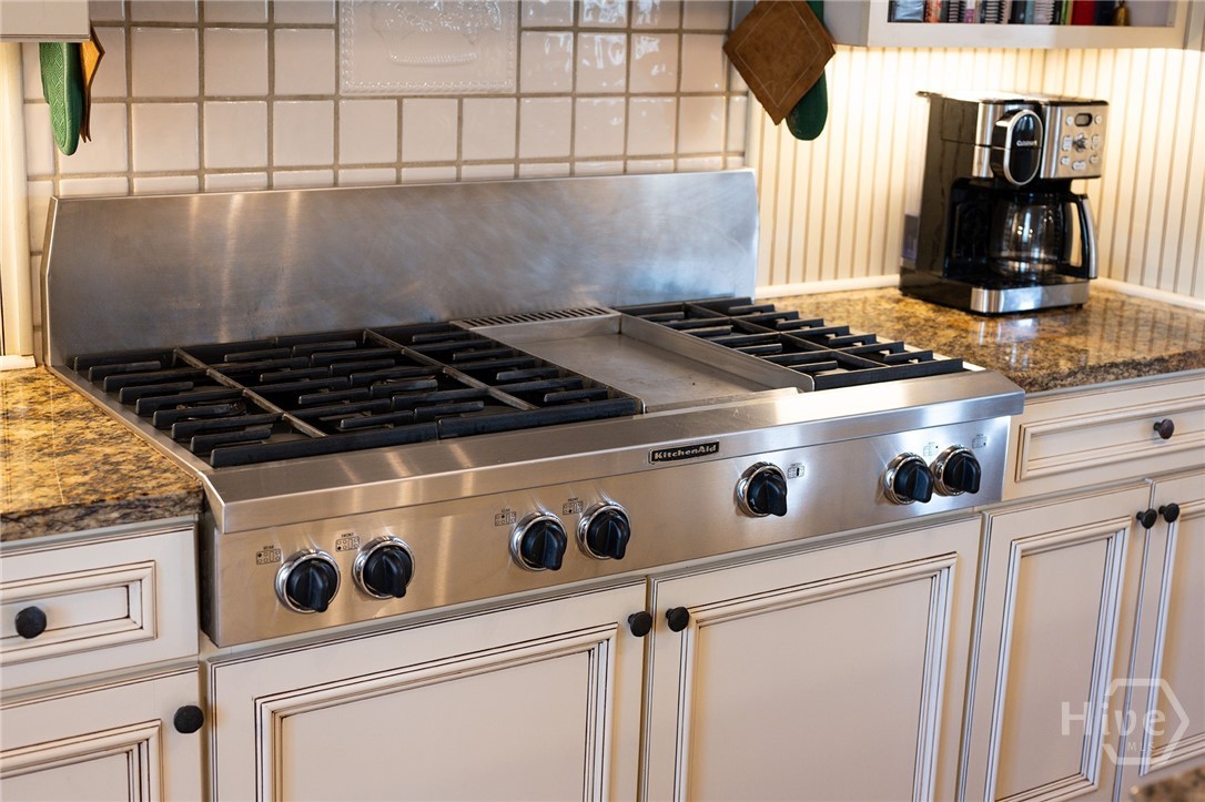2202-2206 Lem Edwards Road Colbert, GA 30628 - Photo 17 of 75 Gas Cooktop