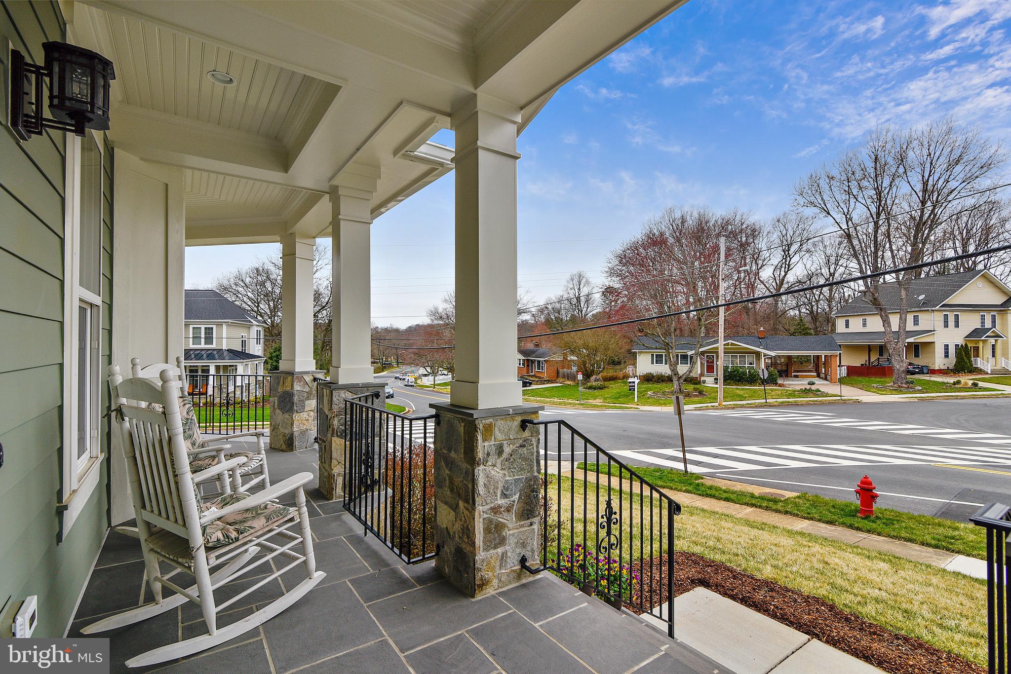 622 Tapawingo Road Southwest Vienna, VA 22180 - Photo 4 of 60 Gallery Image 4