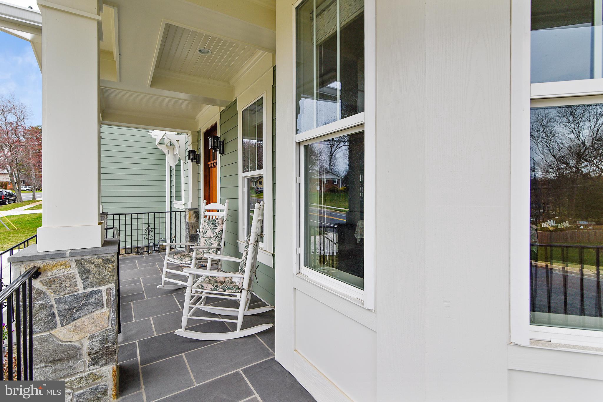 622 Tapawingo Road Southwest Vienna, VA 22180 - Photo 5 of 60 Gallery Image 5