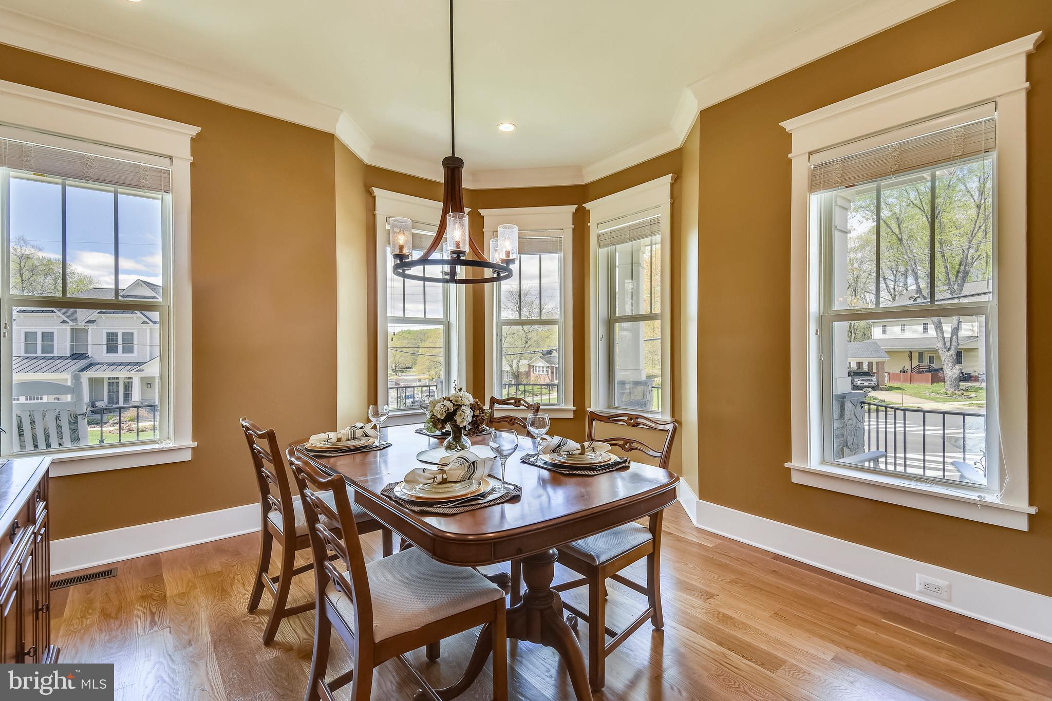 622 Tapawingo Road Southwest Vienna, VA 22180 - Photo 8 of 60 Gallery Image 8