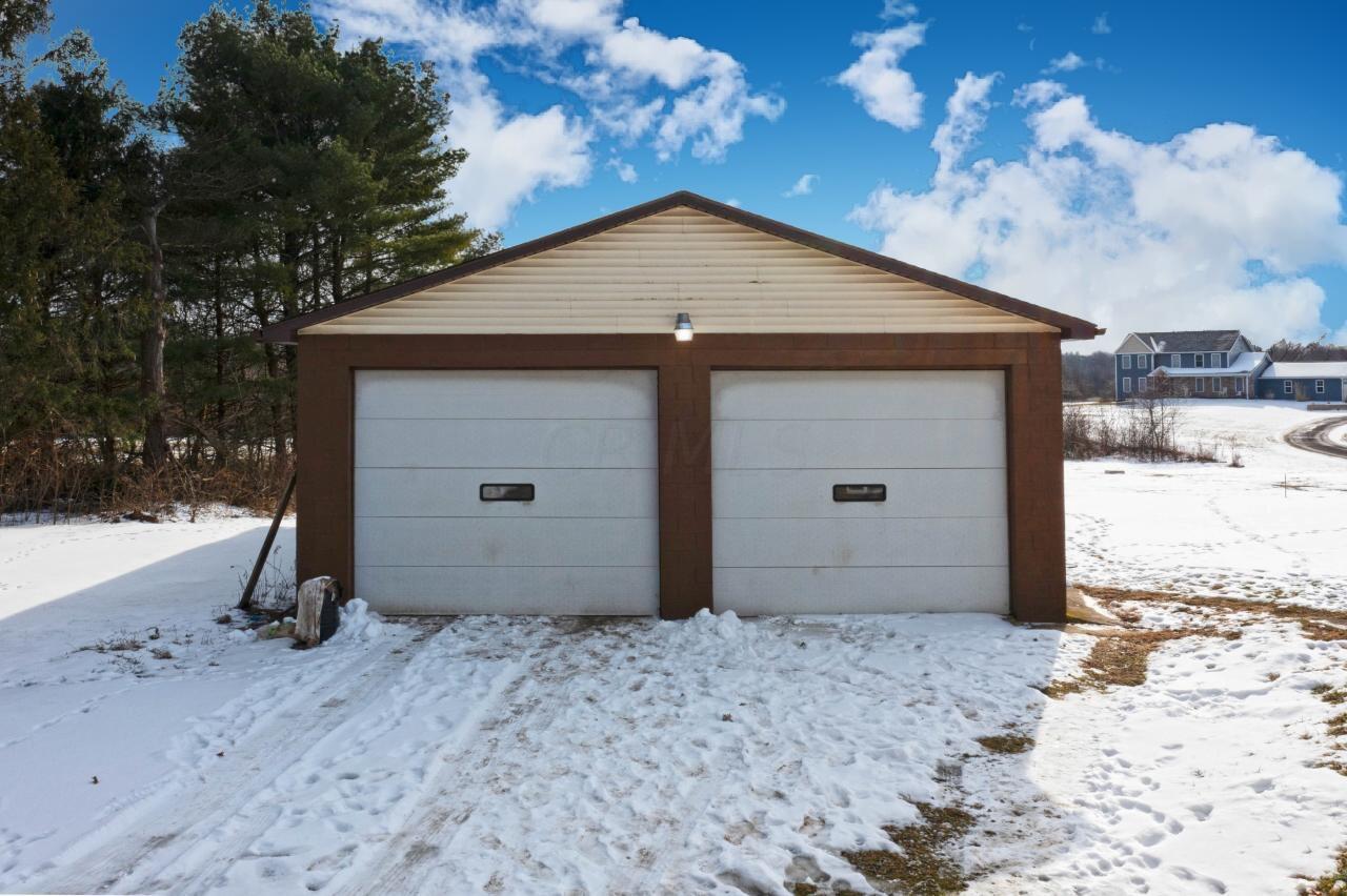 3860 Ridgely Tract Road Southeast Heath, OH 43056 - Photo 36 of 47 35. Detached Garage