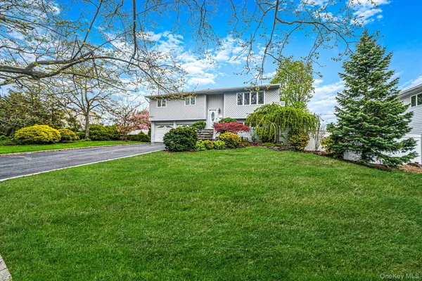 $699,000 | 6 Oatley Place, Commack, NY 11725