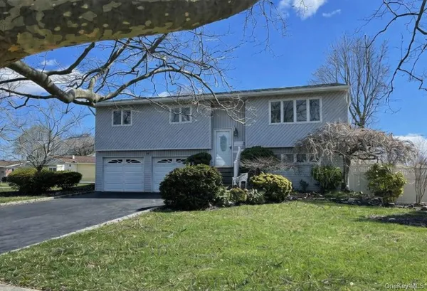 $699,000 | 6 Oatley Place, Commack, NY 11725