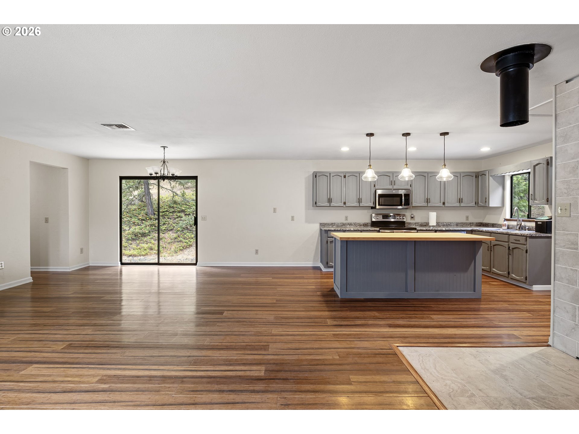 296 Mobley Drive Azalea, OR 97410 - Photo 11 of 48