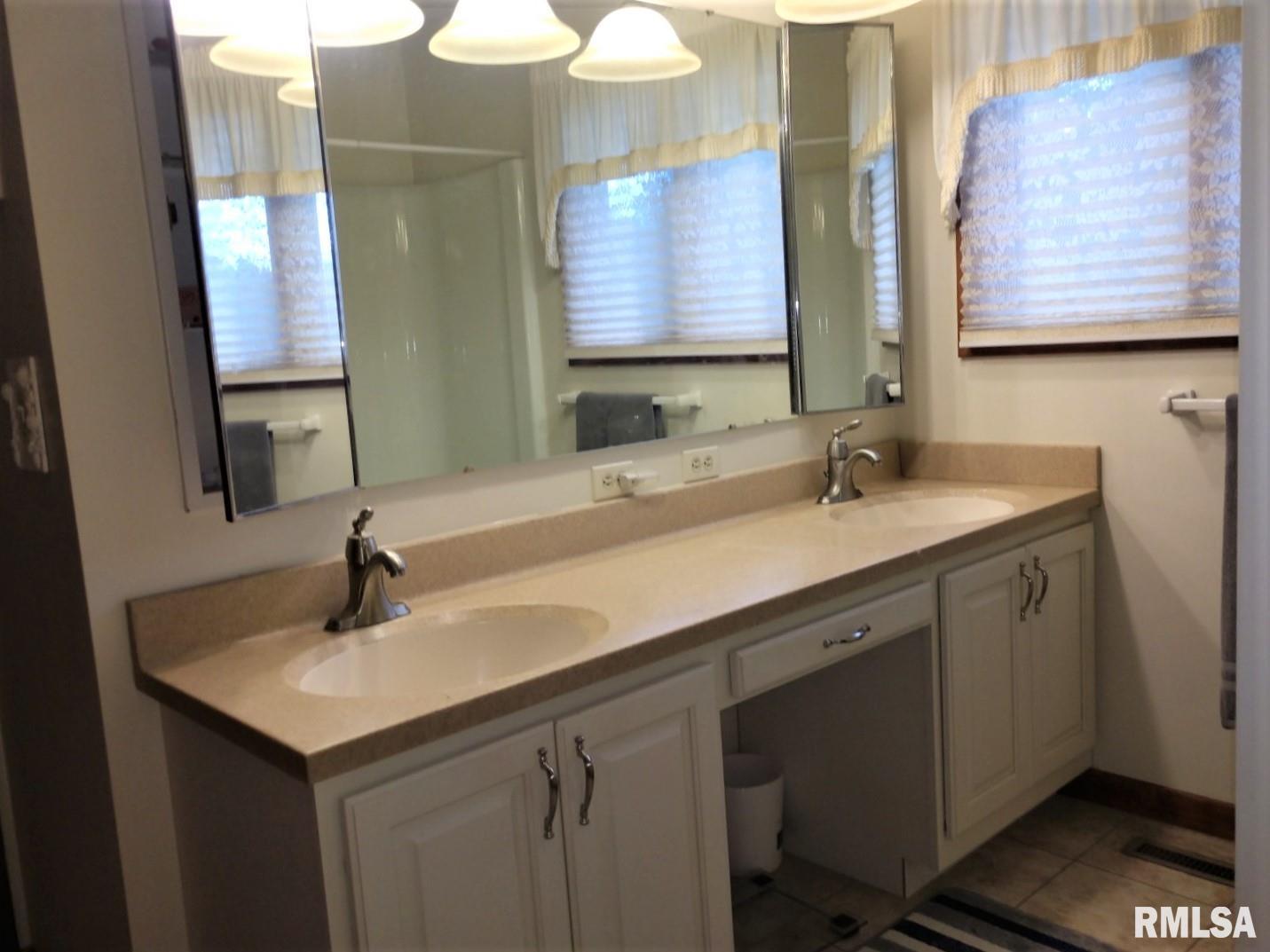 11684 Country Club Road West Frankfort, IL 62896 - Photo 15 of 36 Gallery Image 15