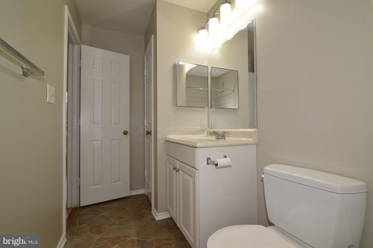 20950 Timber Ridge Terrace, Unit 103 Ashburn, VA 20147 - Photo 17 of 30 Bath