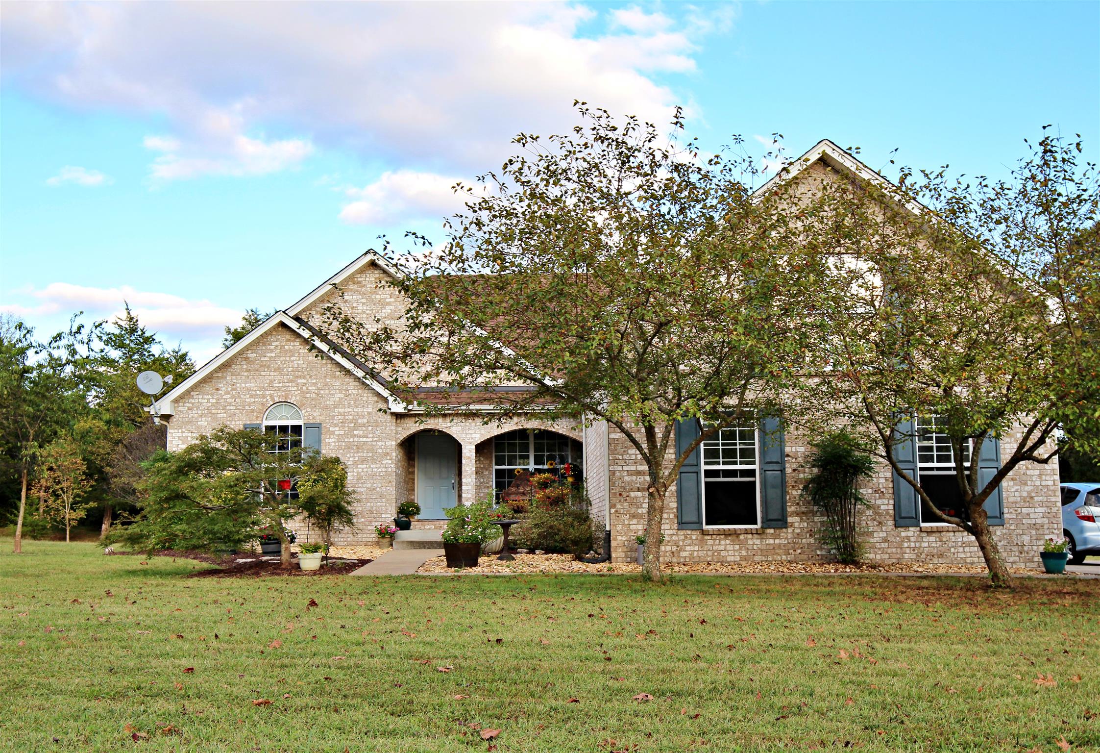 592 Windy Road Mount Juliet, TN 37122 - Photo 3 of 24 a front view of a house with a garden