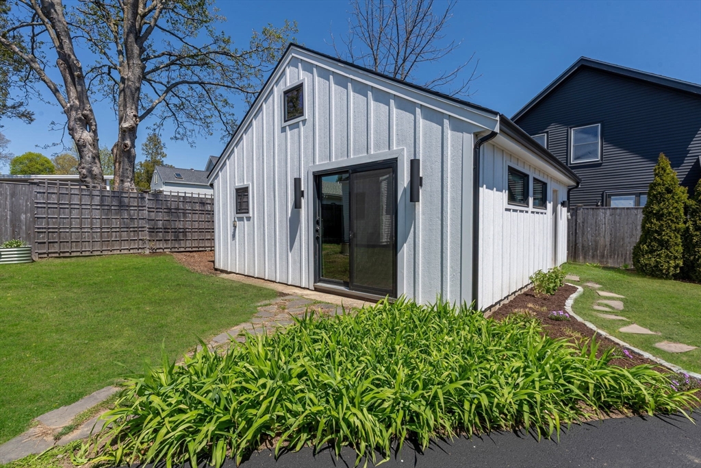 39 Topsfield Road Ipswich, MA 01938 - Photo 6 of 40