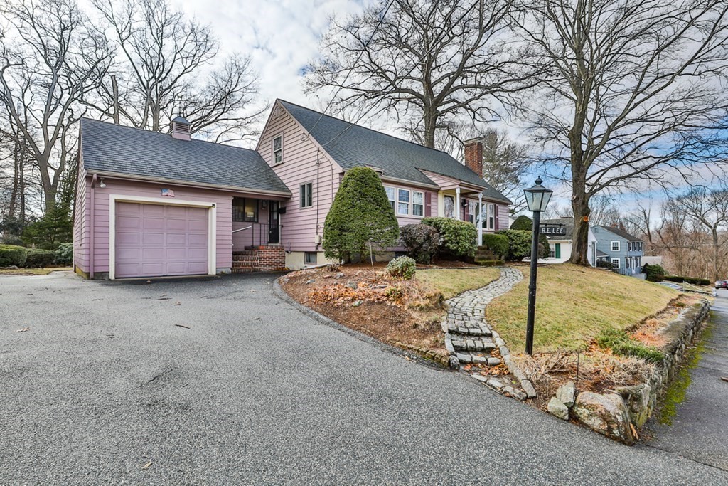 40 Hillcrest Road Wakefield, MA 01880 - Photo 1 of 40 Gallery Image 1