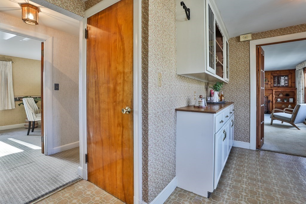 40 Hillcrest Road Wakefield, MA 01880 - Photo 6 of 40 Gallery Image 6