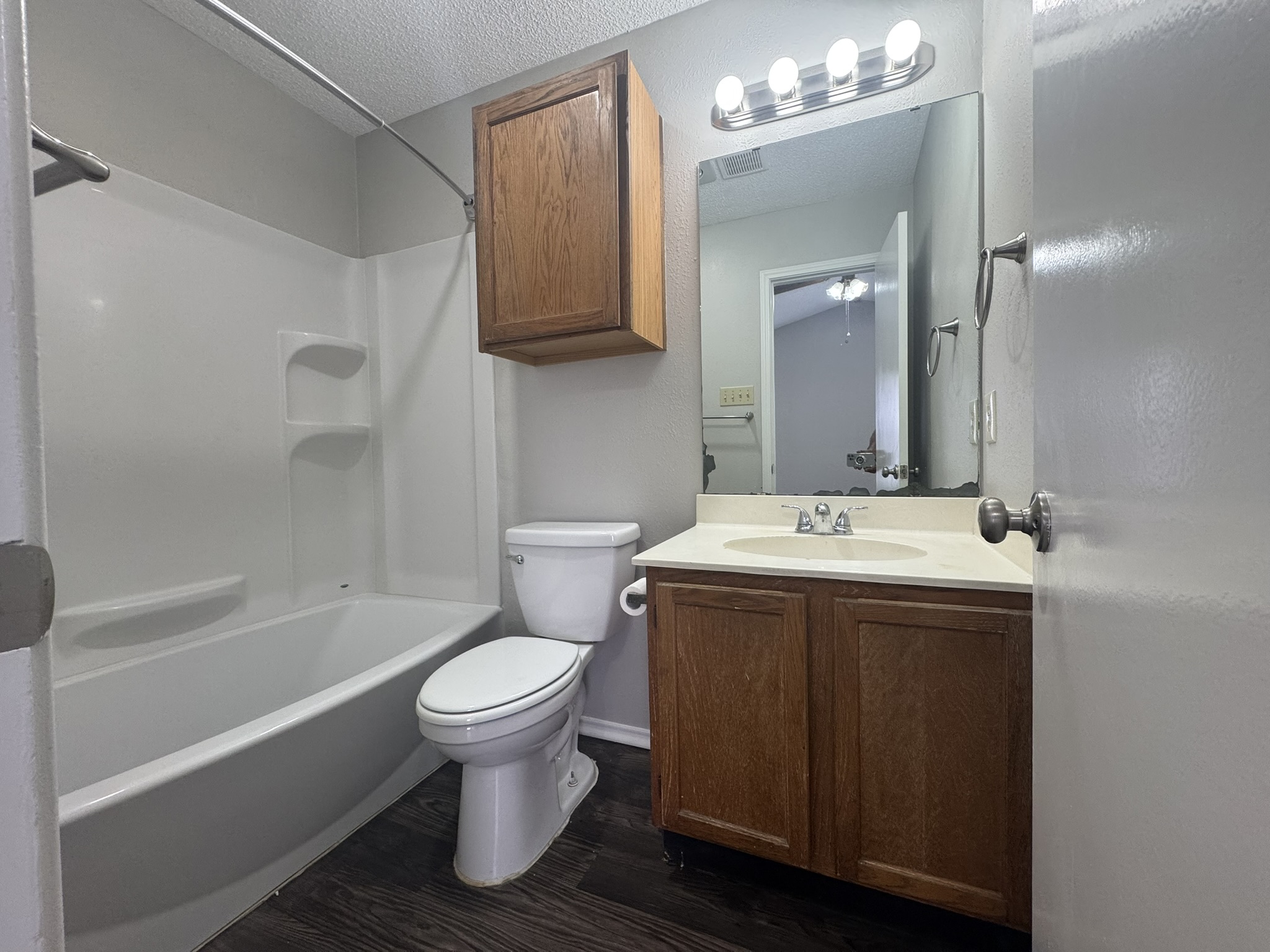522 Cutty Trail, Unit B Lakeway, TX 78734 - Photo 12 of 20 A well-appointed bath with a tub-shower combination and functional vanity awaits.