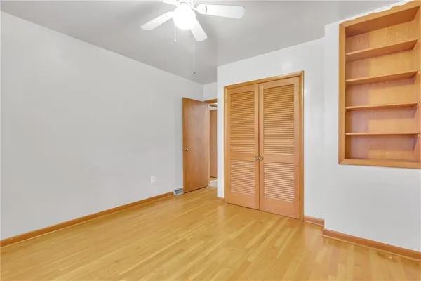 an empty room with a empty space