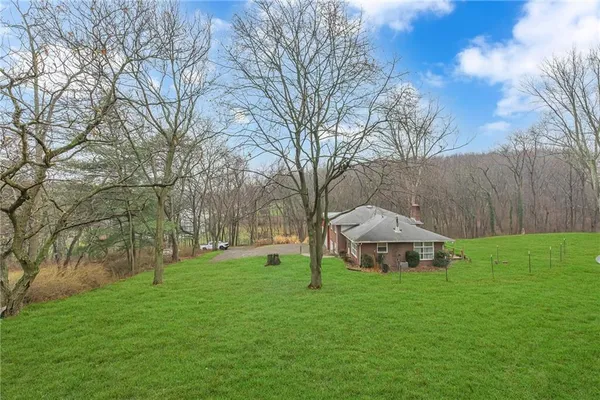 a view of a house with a yard