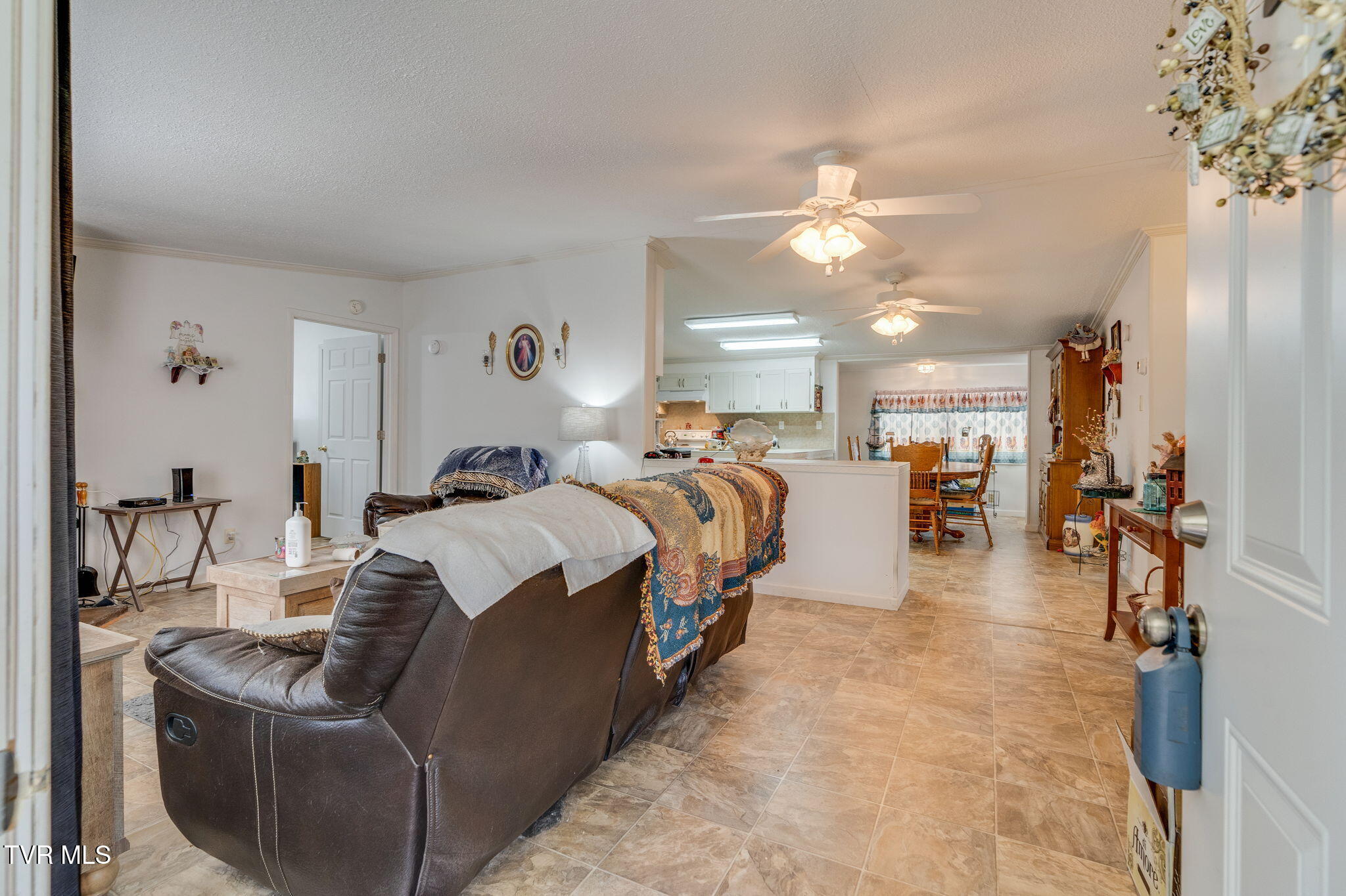 2529 Overlook Road Kingsport, TN 37664 - Photo 5 of 25 005