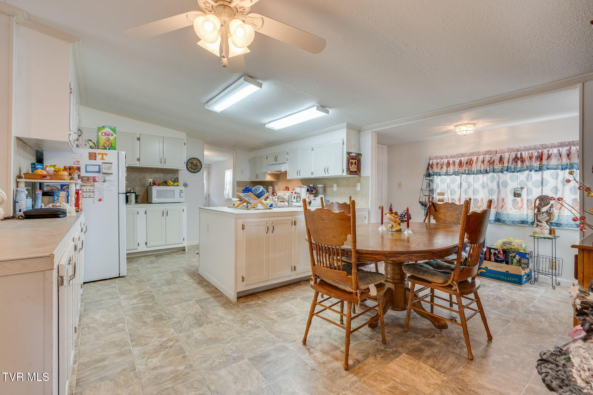 2529 Overlook Road Kingsport, TN 37664 - Photo 8 of 25 008