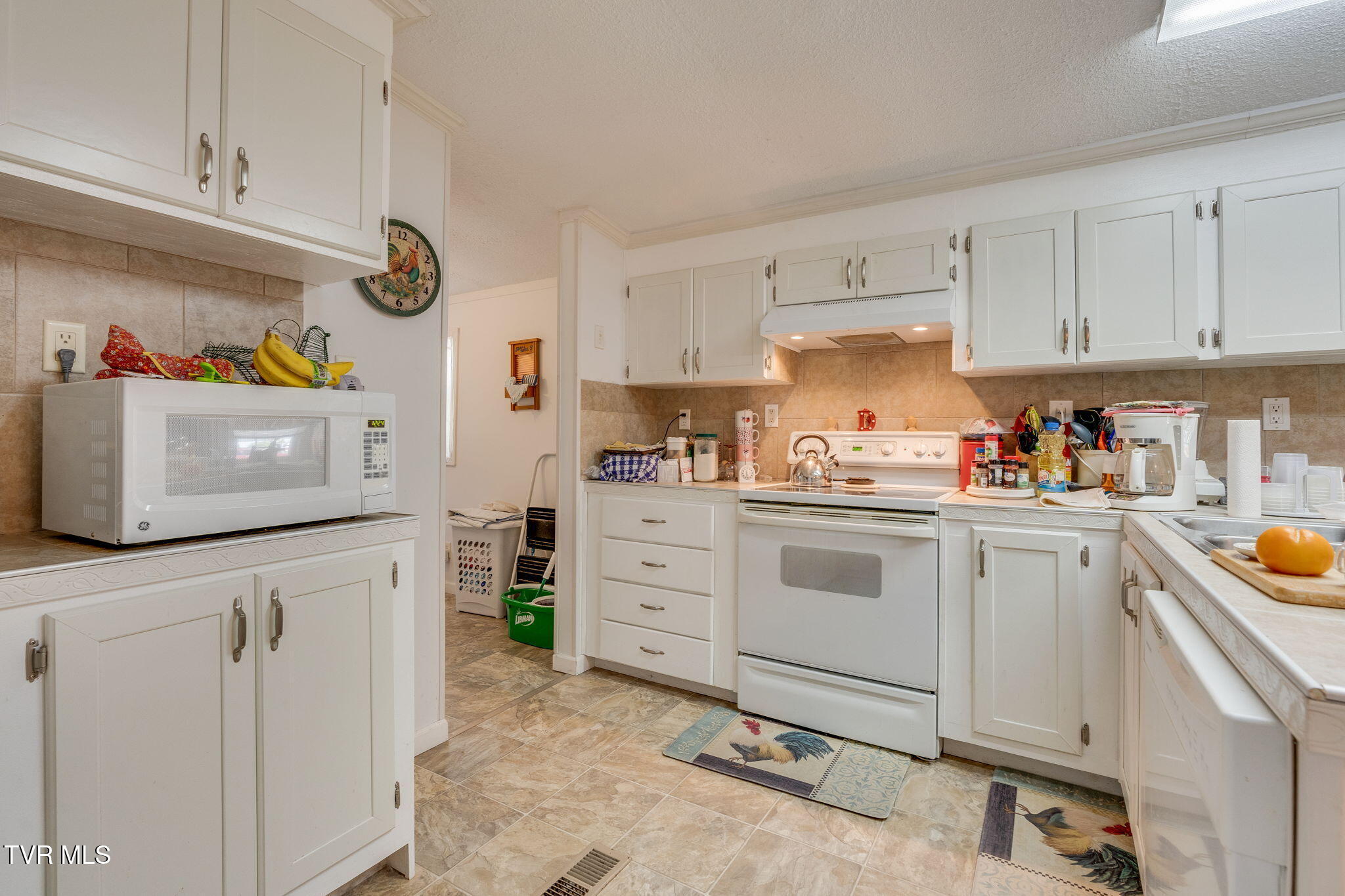 2529 Overlook Road Kingsport, TN 37664 - Photo 10 of 25 010