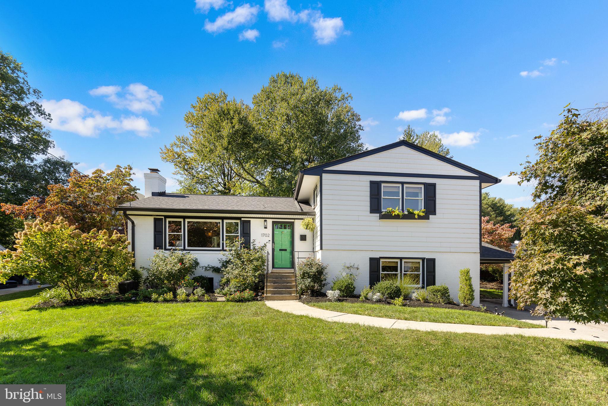 West Lewisville Heights - Stunning 4BR/4BA!