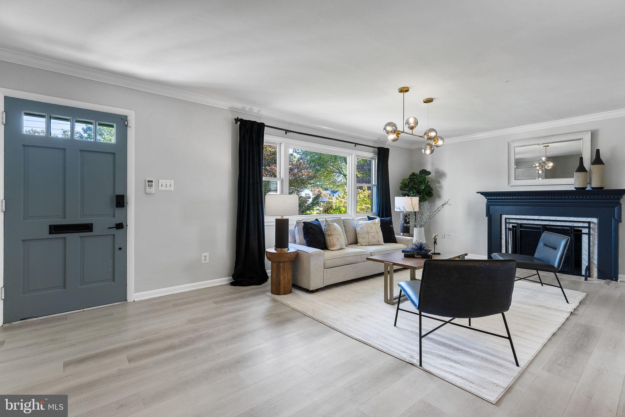 1702 Warner Avenue McLean, VA 22101 - Photo 13 of 48 Open living and dining w fab fixtures & fireplace